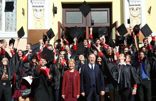 В этом году 23 тысячи юношей и девушек получили высшее образование в Харькове - Светличная