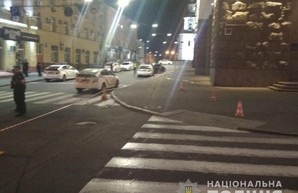 Неизвестный напал на мэрию в Харькове: фото, видео