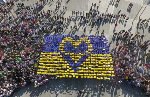 Флешмоб ко Дню флага в Харькове станет традицией - Светличная (Фото, видео)