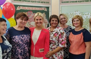 В Харьковской области будет установлен максимальный уровень всех поощрительных выплат для педагогов - Светличная