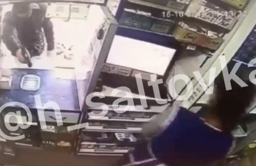 На Салтовке - разбойное нападение на магазин (ВИДЕО)