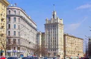 Жильцы Дома со шпилем пожаловались в мэрию на самовольные строительные работы