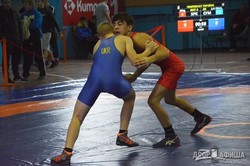 Харьковские борцы успешно выступили на домашнем чемпионате Украины