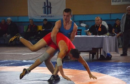Харьковские борцы успешно выступили на домашнем чемпионате Украины
