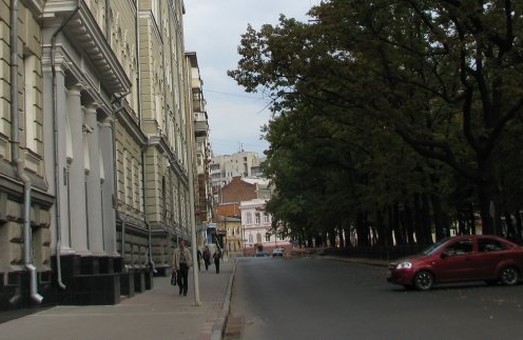 На Театральной площади ограничивают движение