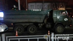 В Харькове на пешеходном переходе КамАЗ сбил женщину (ФОТО)