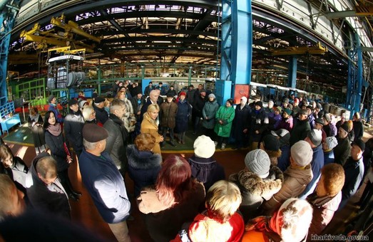 Светличная провела выездной прием граждан на заводе «ХТЗ»