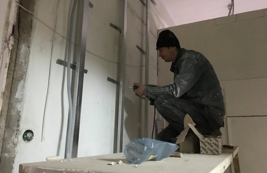 Продолжается ремонт офтальмологического корпуса областной больницы (ФОТО)