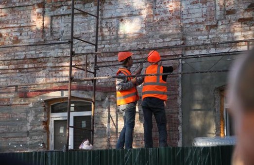 В Золочевской музыкальной школе восстанавливают фасад