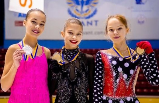 Юные харьковские фигуристы успешно выступили на чемпионате Украины в Одессе