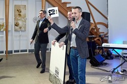 Почти миллион гривен для помощи фронтовым медикам собрали на аукционе в Харькове (ФОТО)