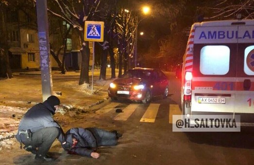 На Салтовке иномарка сбила пьяного мужчину на пешеходном переходе (ФОТО)
