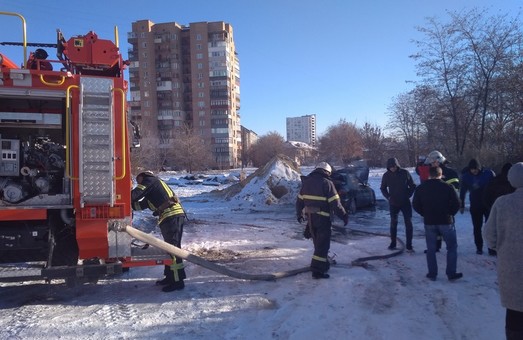 В Харькове за сутки сгорели две иномарки (ФОТО)