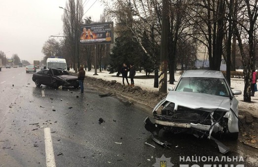 В Харькове столкнулись две иномарки, пострадал один человек (ФОТО)