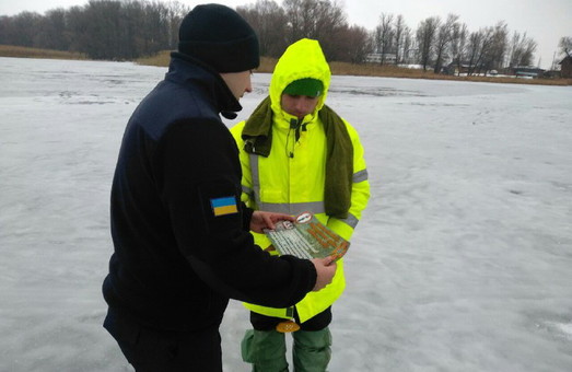 Спасатели предупреждают харьковчан об опасности непрочного льда
