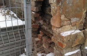 Харьковчане бьют тревогу по аварийному дому в центре города возле школы (ФОТО)