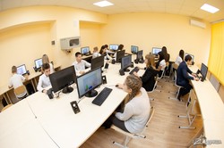 Компьютерный класс от Марины Ярославской заработал в ее родной Изюмской школе