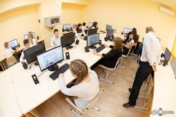 Компьютерный класс от Марины Ярославской заработал в ее родной Изюмской школе