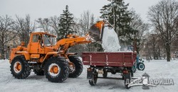 На улицы Харькова выехала снегоуборочная техника