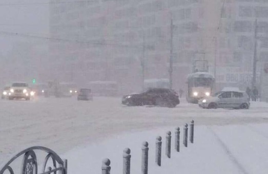 Харьков замело снегом (ФОТО)