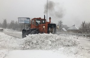 На Харьковщине продолжают ликвидировать последствия снегопада (ФОТО)