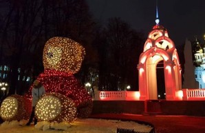 Мишка-косолапый, солдатики-щелкунчики и снеговики: в Харькове появились новогодние фотолокации