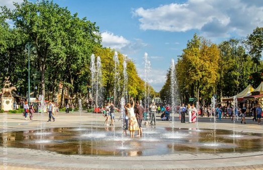 На туристическом портале «Zruchno.Travel» Харьков отмечен как «город молодежи»