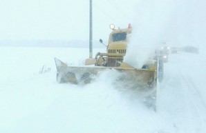 Как расчищают от снега трассы в Харьковской области (ФОТО, ВИДЕО)
