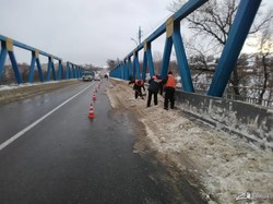 Как расчищают от снега трассы в Харьковской области (ФОТО)