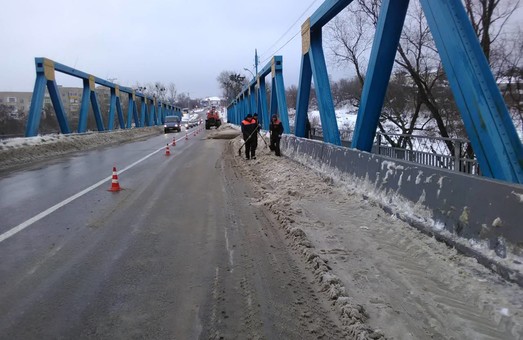 Как расчищают от снега трассы в Харьковской области (ФОТО)