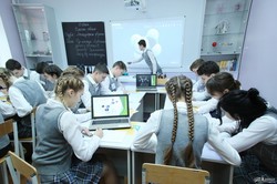 Светличная пообщалась с коллективом и учениками Харьковской гимназии № 116