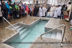 Харьковчане на Крещение окунулись в ледяную воду (ФОТО)