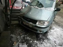 В центре Харькова пьяный на иномарке устроил ДТП и врезался в дом (ФОТО)