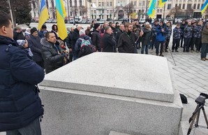 Харьковчане вышли на пикет против повышения тарифов на проезд в транспорте (ФОТО)