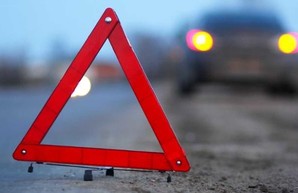 В Харькове маршрутка столкнулась с припаркованной иномаркой (ФОТО)