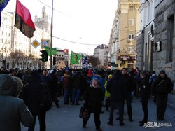 Более тысячи харьковчан вышли на акцию протеста против подорожания проезда в общественном транспорте (ФОТО)