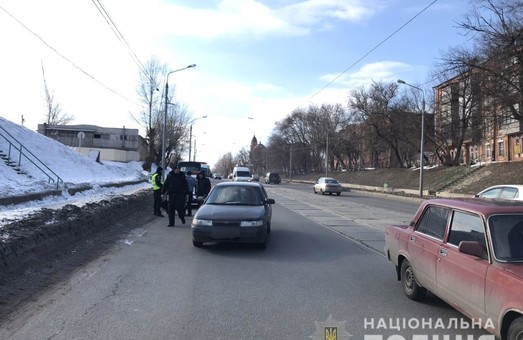 В Харькове пешеход угодил под колеса автомобиля (ФОТО)