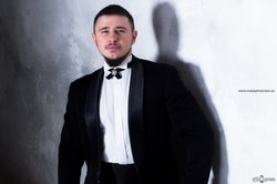 Чемпион Украины по боксу и участник шоу «Голос Країни» поздравит харьковчанок арией