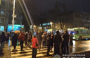 Харьковчане заблокировали движение в центре города из-за отсутствия электричества