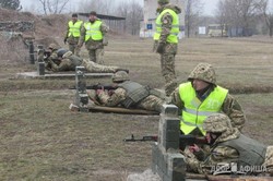 Под Харьковом прошли занятия с бойцами территориальной обороны (ФОТО)