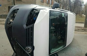 В Харькове – тройное ДТП с переворотом (ФОТО)