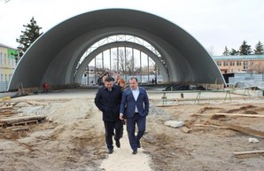 В Краснокутске продолжается строительство ФОКа: уже возведен каркас