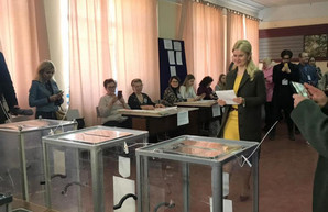 Светличная проголосовала на выборах Президента Украины (ФОТО)