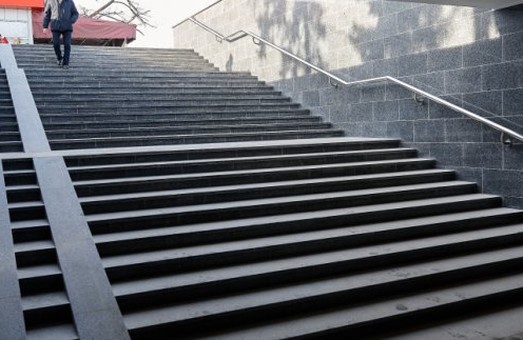 На четырех станциях харьковского метро отремонтируют подземные переходы