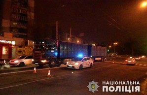 В Харькове фура насмерть сбила пешехода: полиция ищет свидетелей (ФОТО)
