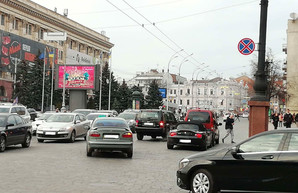 В центре Харькова столкнулись две иномарки (ФОТО)
