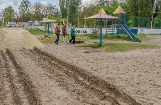 В Харькове к открытию купального сезона приводят в порядок пляжи