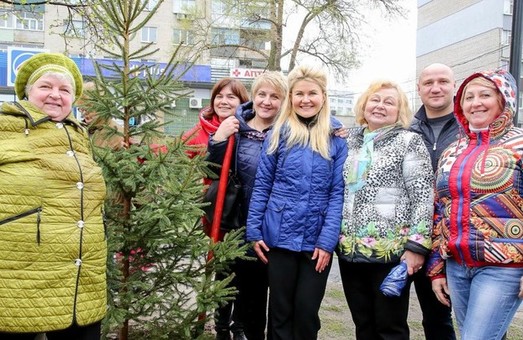 Светличная взяла участие в высадке 450 деревьев на Харьковщине