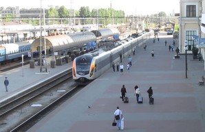 На майские праздники назначены дополнительные поезда из Харькова в Одессу, Львов и Киев