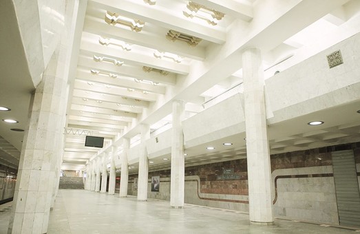 ЧП в харьковском метро: пассажир упал на рельсы